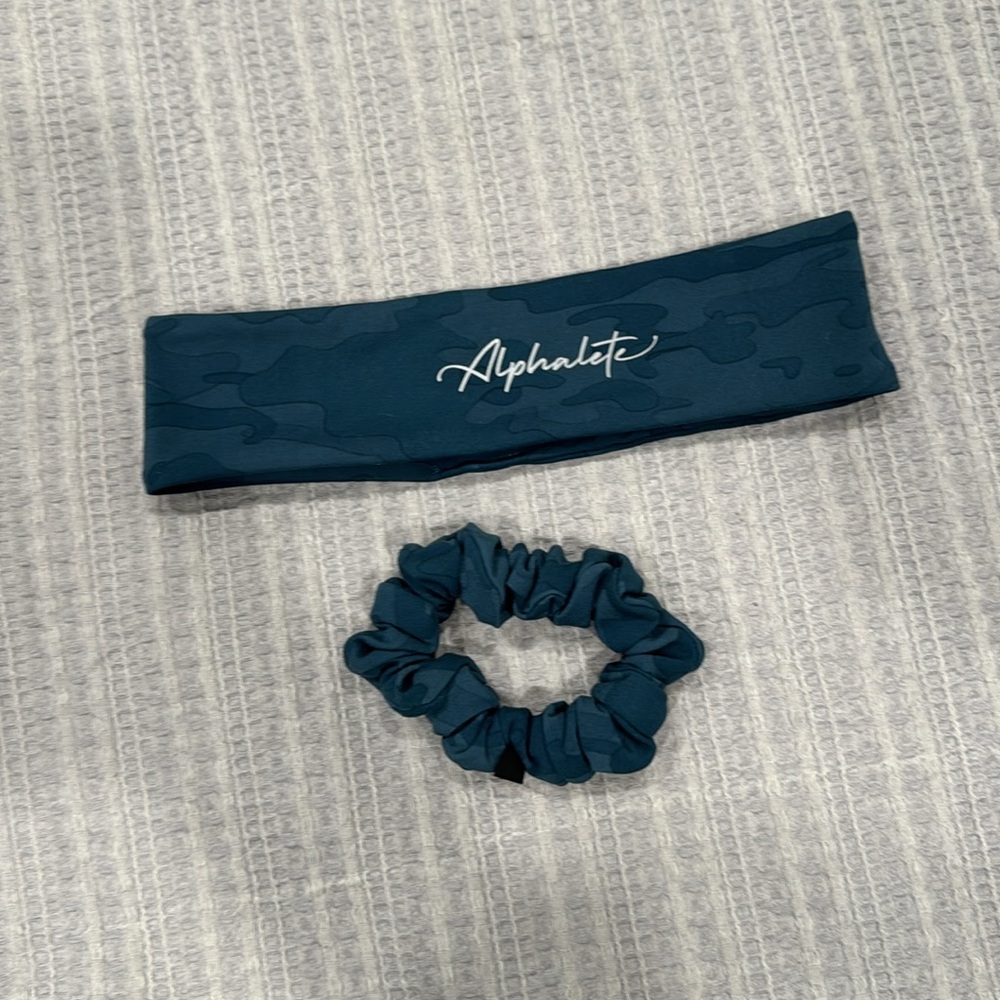 Alphalete Camo Leggings Set in Dark Green - Picture 6 of 6